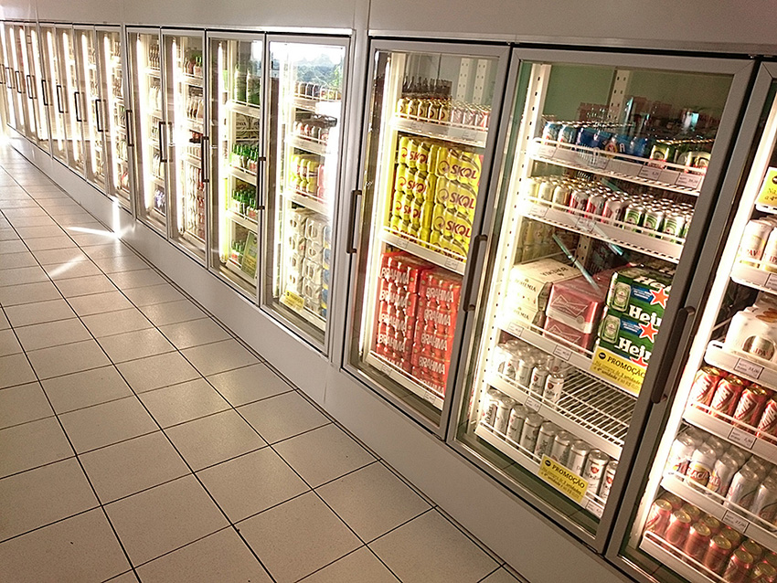 Bavihaus Com 19 portas de bebidas refrigeradas, walk in cooler agiliza a busca pelos produtos