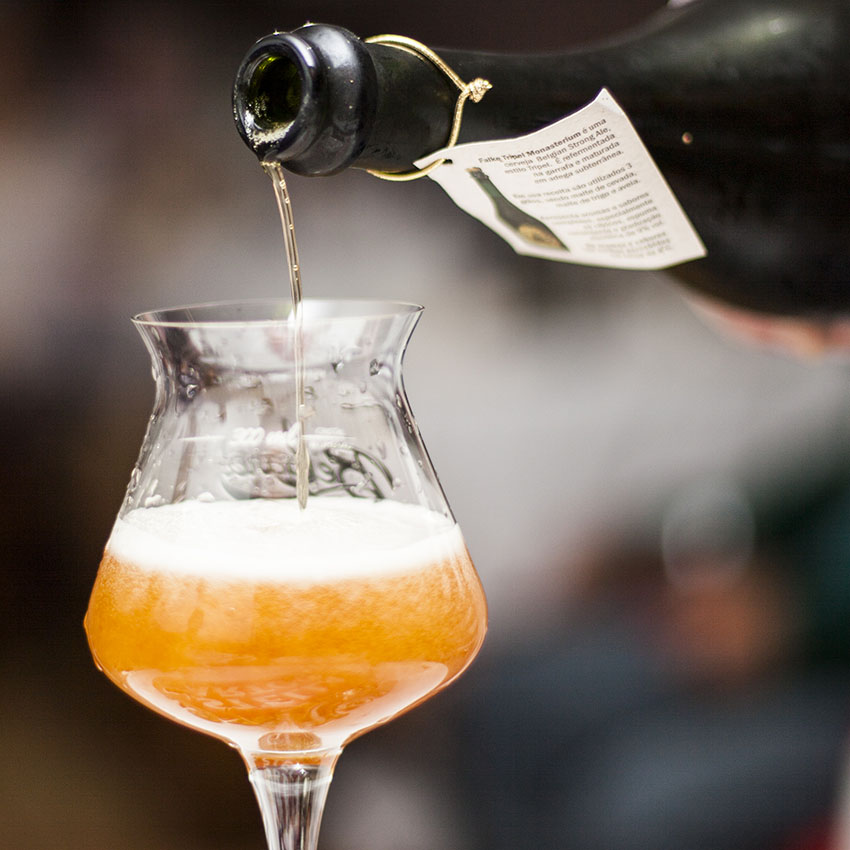 Descubra o fantástico mundo das cervejas artesanais com a ajuda dos nossos especialistas