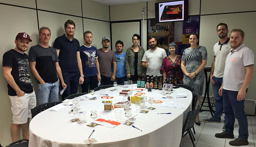 Mais uma galera esteve na loja de São Miguel do Oeste para aprender sobre cerveja e participar de degustações